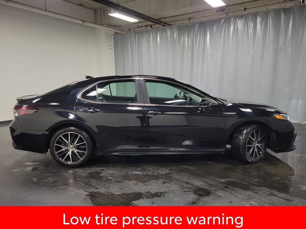Used 2024 Toyota Camry SE image 9