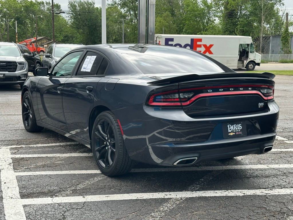 Used 2017 Dodge Charger SE w/ Blacktop Package image 7