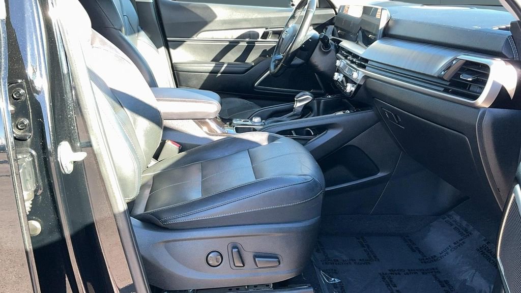 Used 2024 Kia Telluride EX w/ EX Captain's Chair Package FWD image 20
