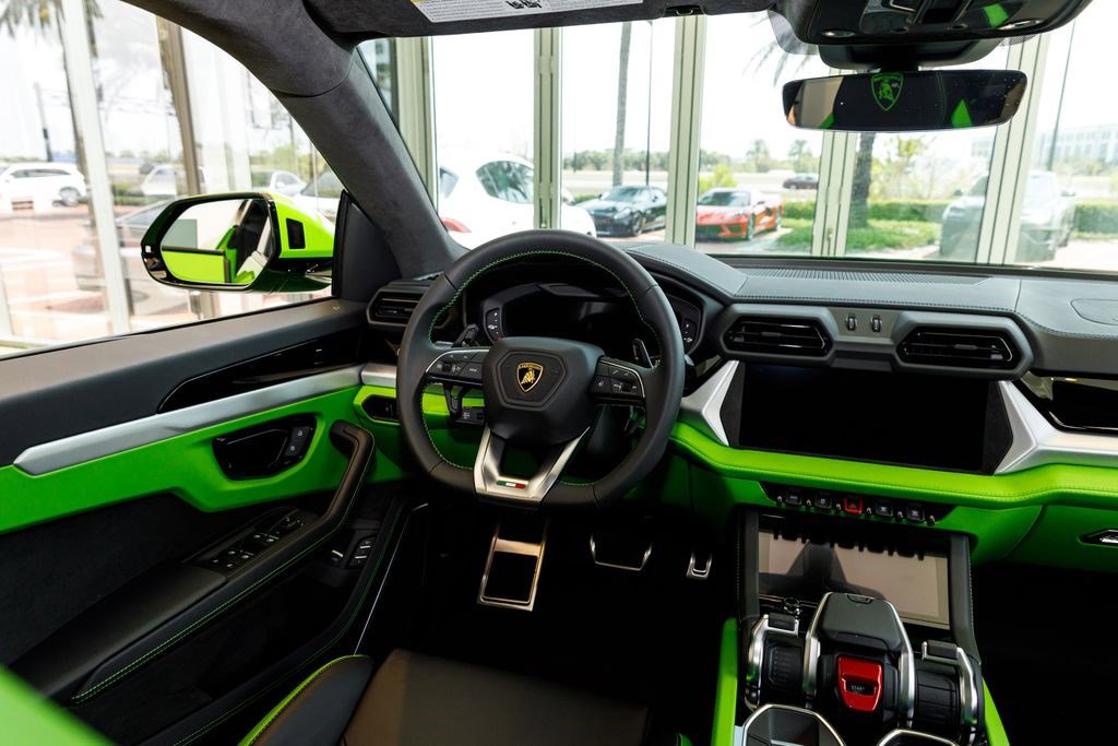 Used 2025 Lamborghini Urus SE image 43