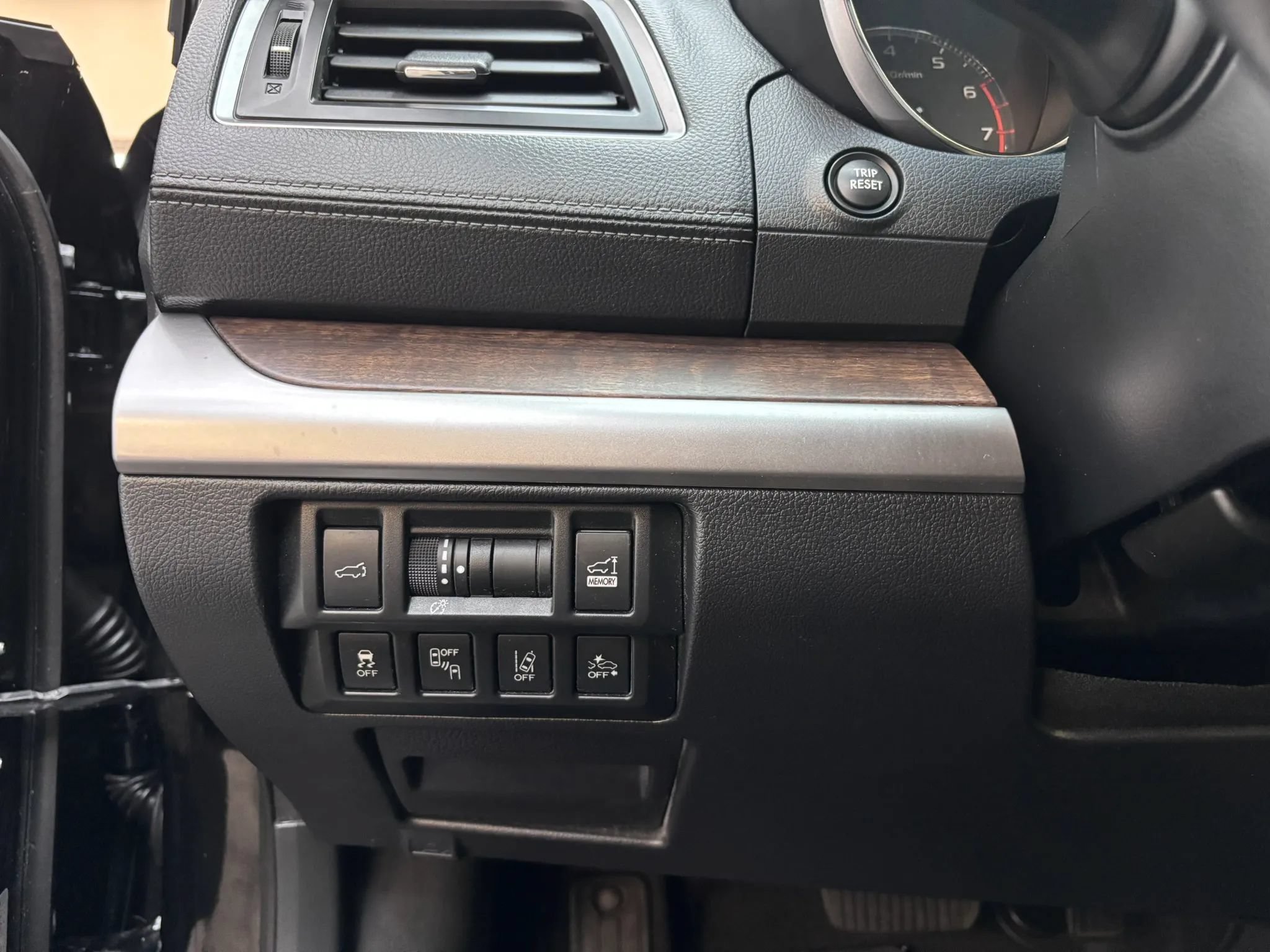 Used 2018 Subaru Outback 2.5i Limited AWD/4WD image 12