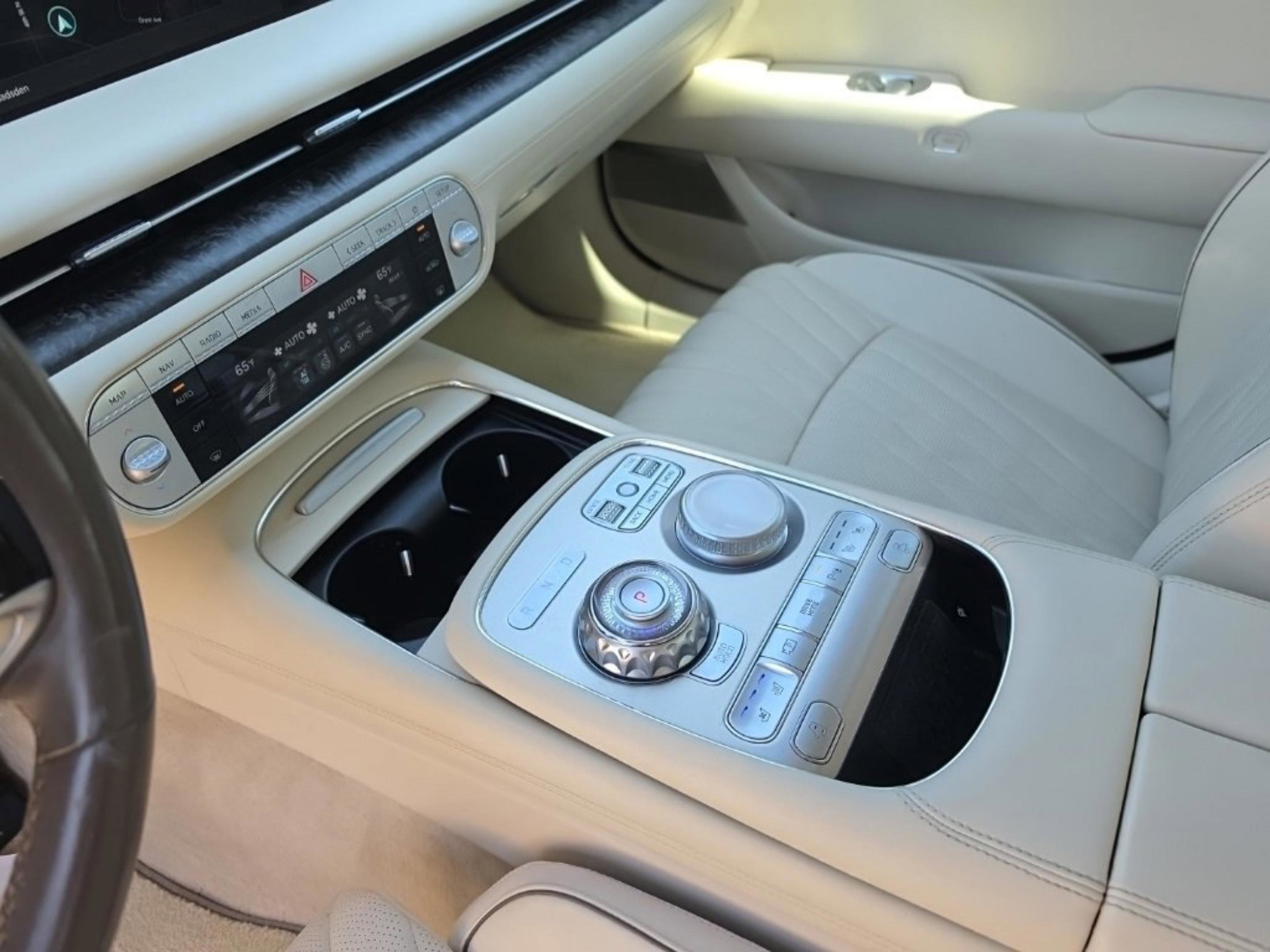 Used 2023 Genesis G90 3.5T image 24