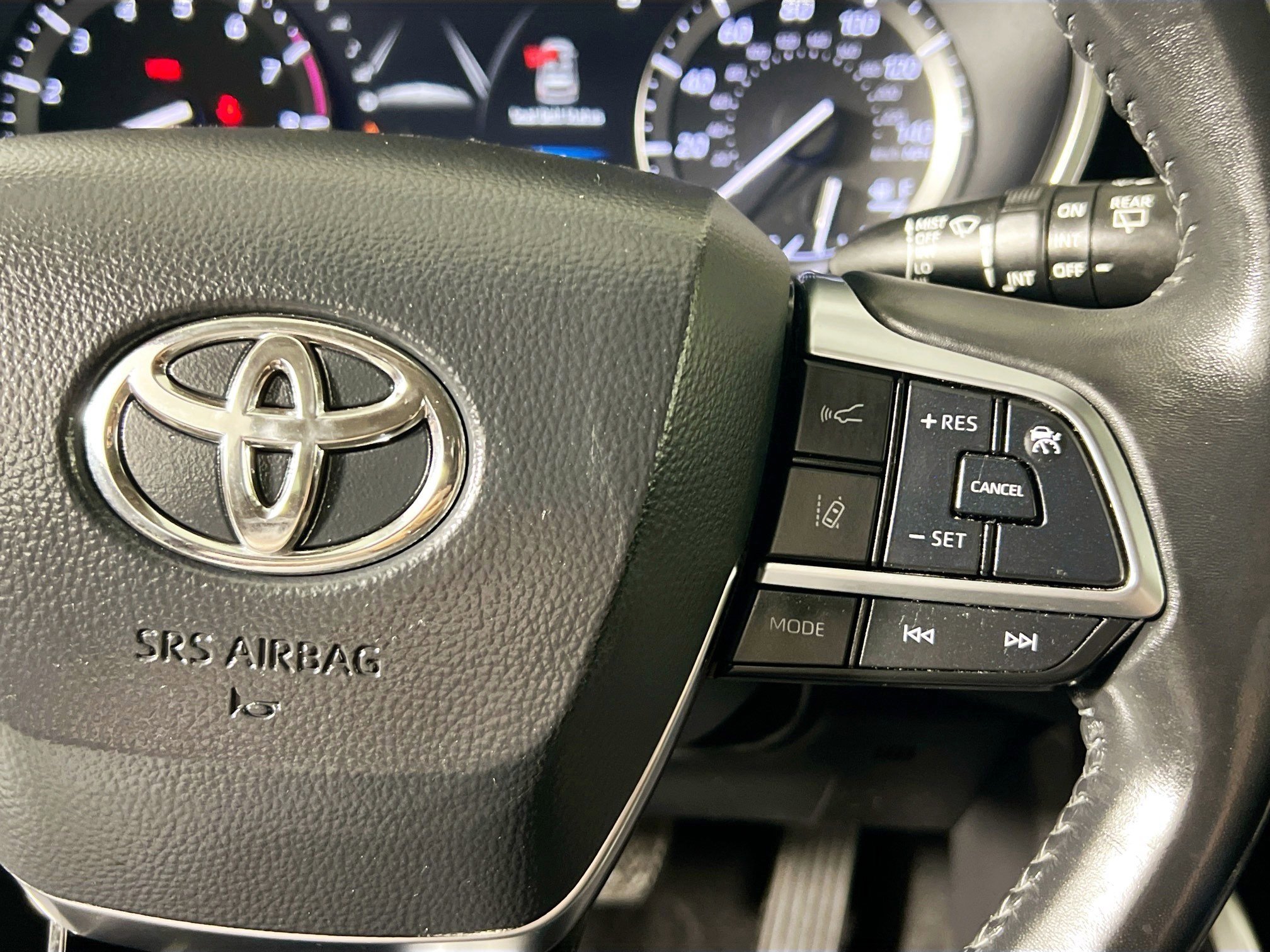 Used 2021 Toyota Highlander XLE FWD image 19