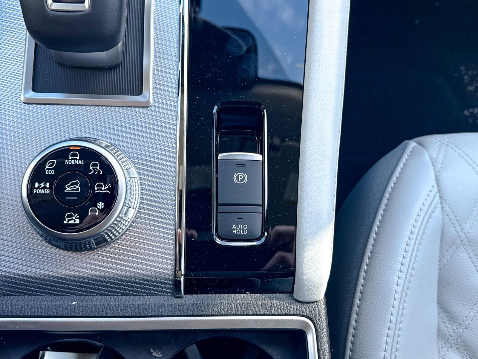 New 2025 Mitsubishi Outlander SEL image 40