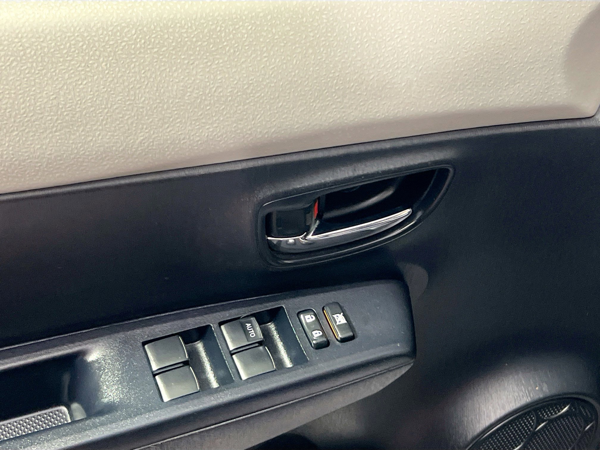 Used 2013 Toyota Yaris LE FWD image 16