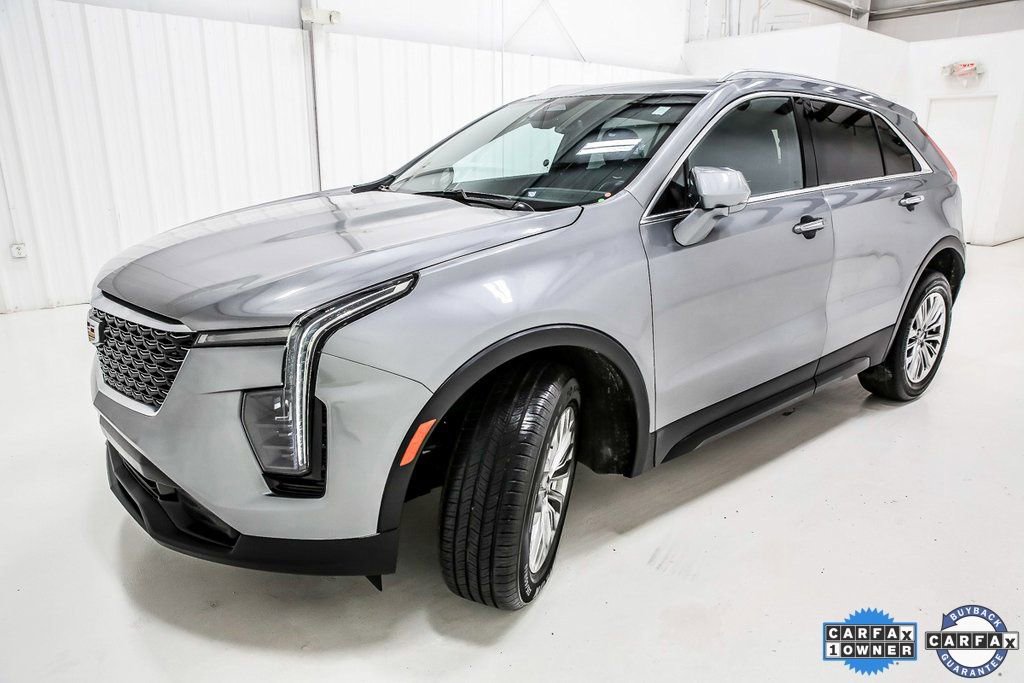 Used 2024 Cadillac XT4 Premium Luxury image 2