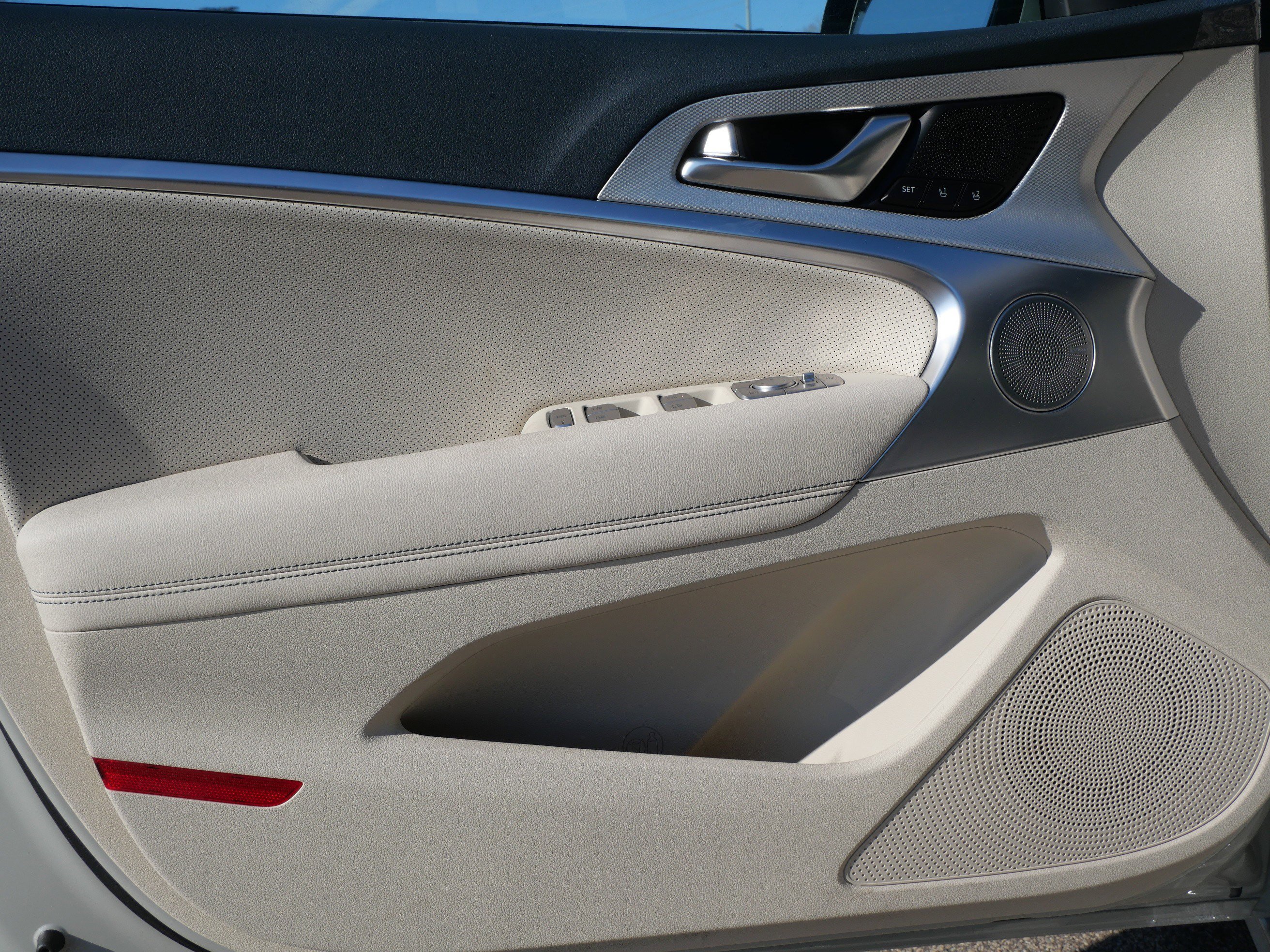 New 2026 Genesis G70 2.5T Prestige image 4