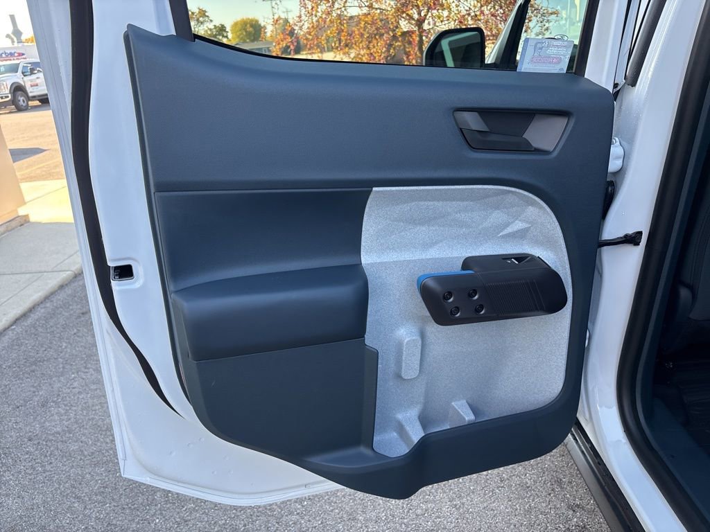 New 2025 Ford Maverick XLT image 31