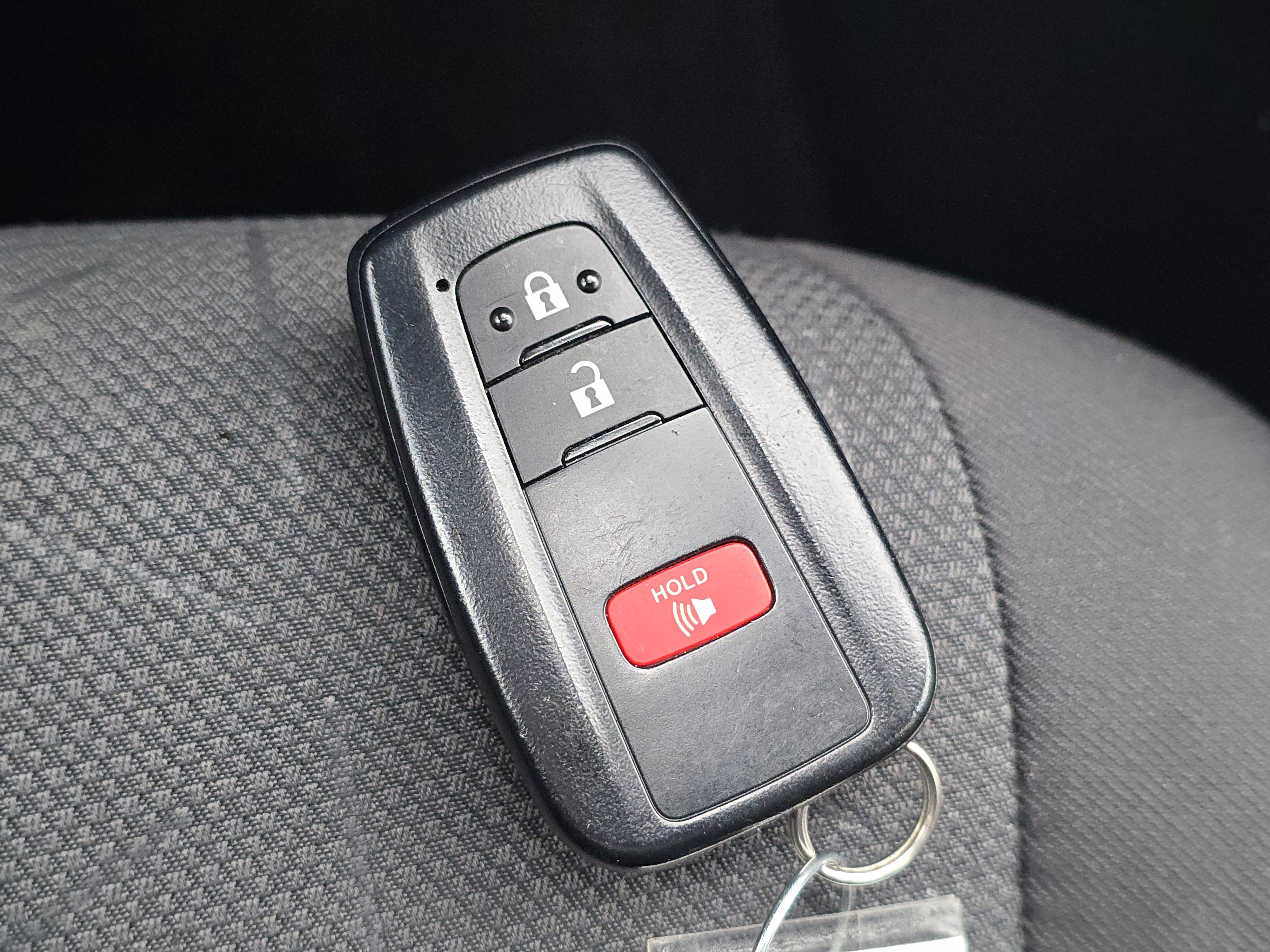 Used 2021 Toyota RAV4 XLE image 28