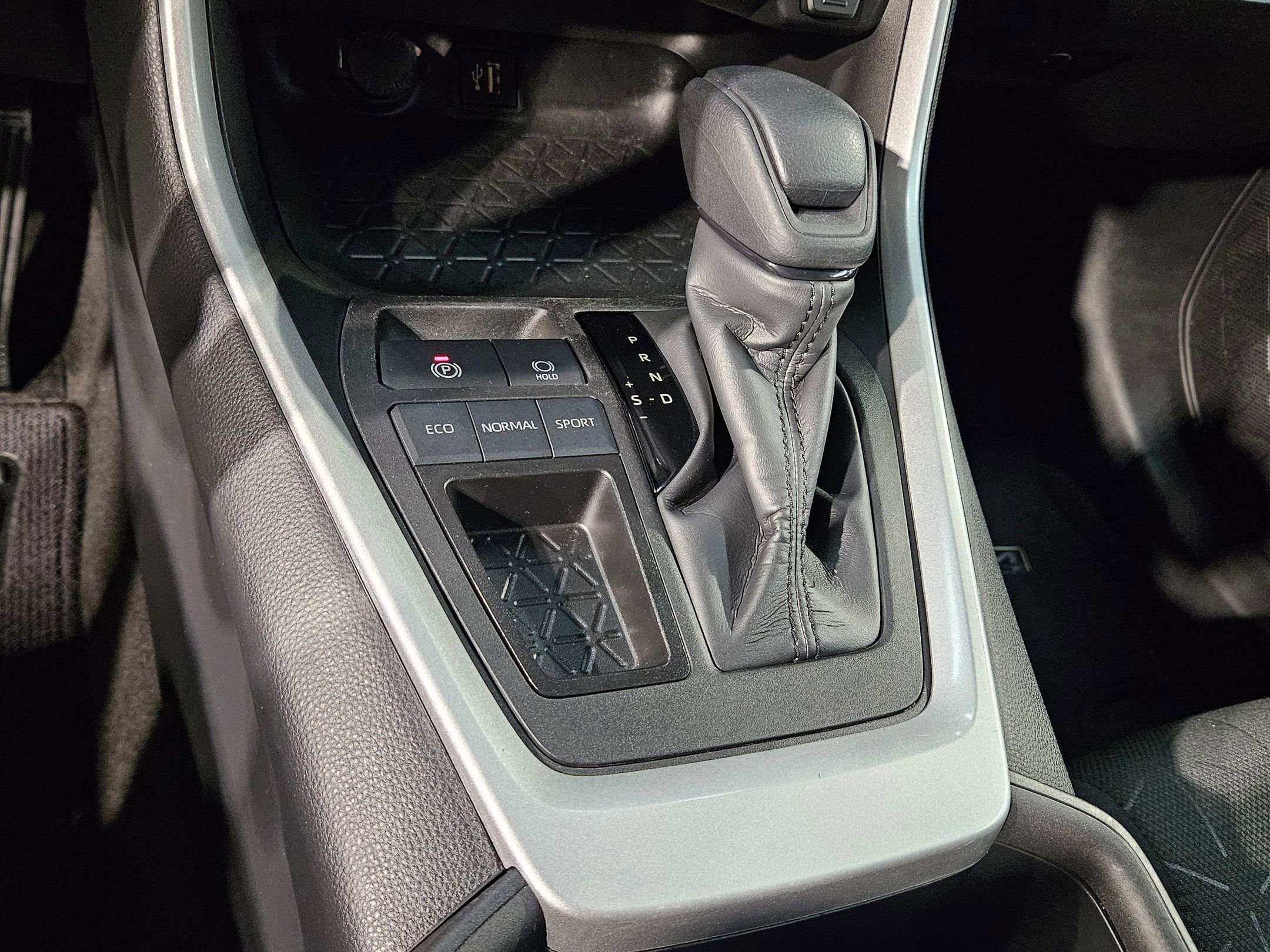 Certified 2023 Toyota RAV4 XLE w/ Convenience Package image 33