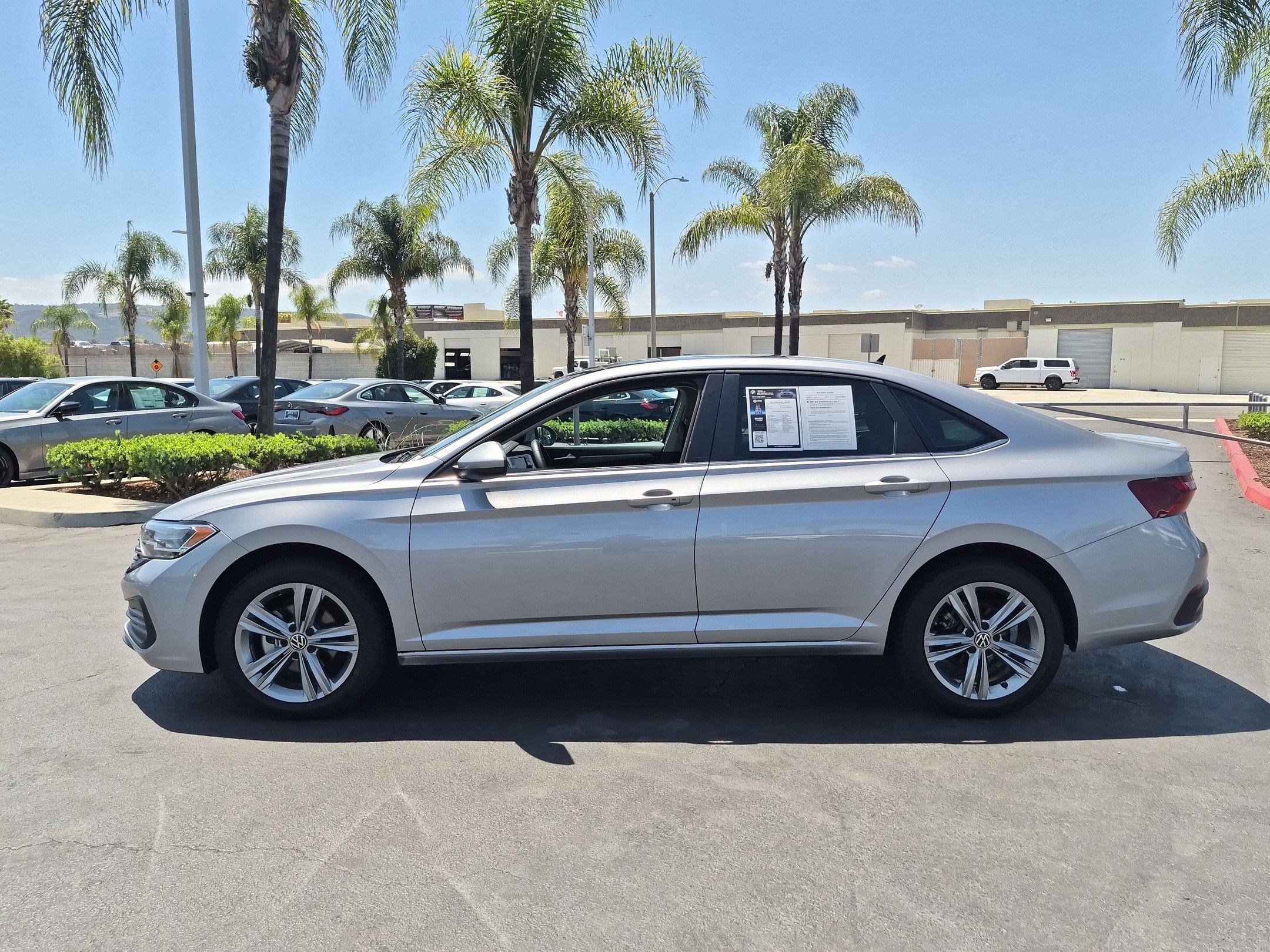 Used 2022 Volkswagen Jetta SE w/ Panoramic Sunroof Package FWD image 7