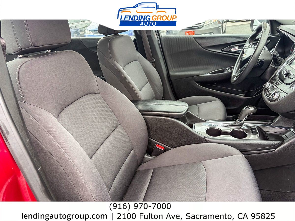 Used 2017 Chevrolet Malibu LT FWD image 15