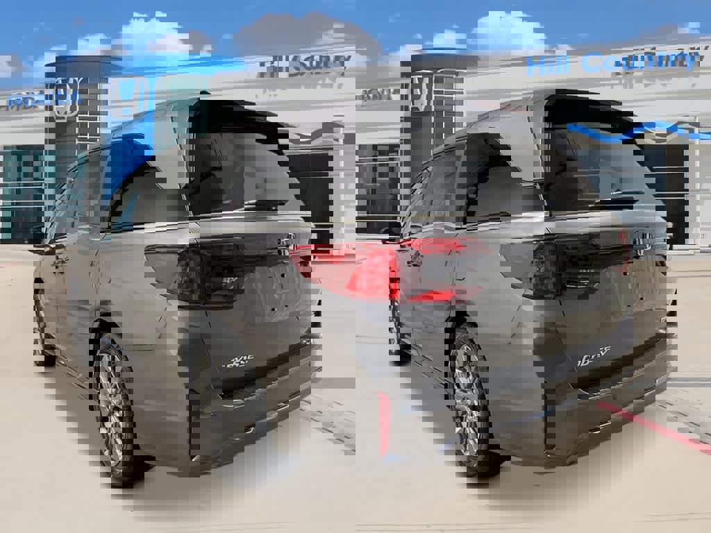 New 2026 Honda Odyssey Touring image 3