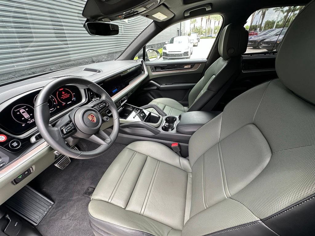 Certified 2026 Porsche Cayenne S AWD/4WD image 4