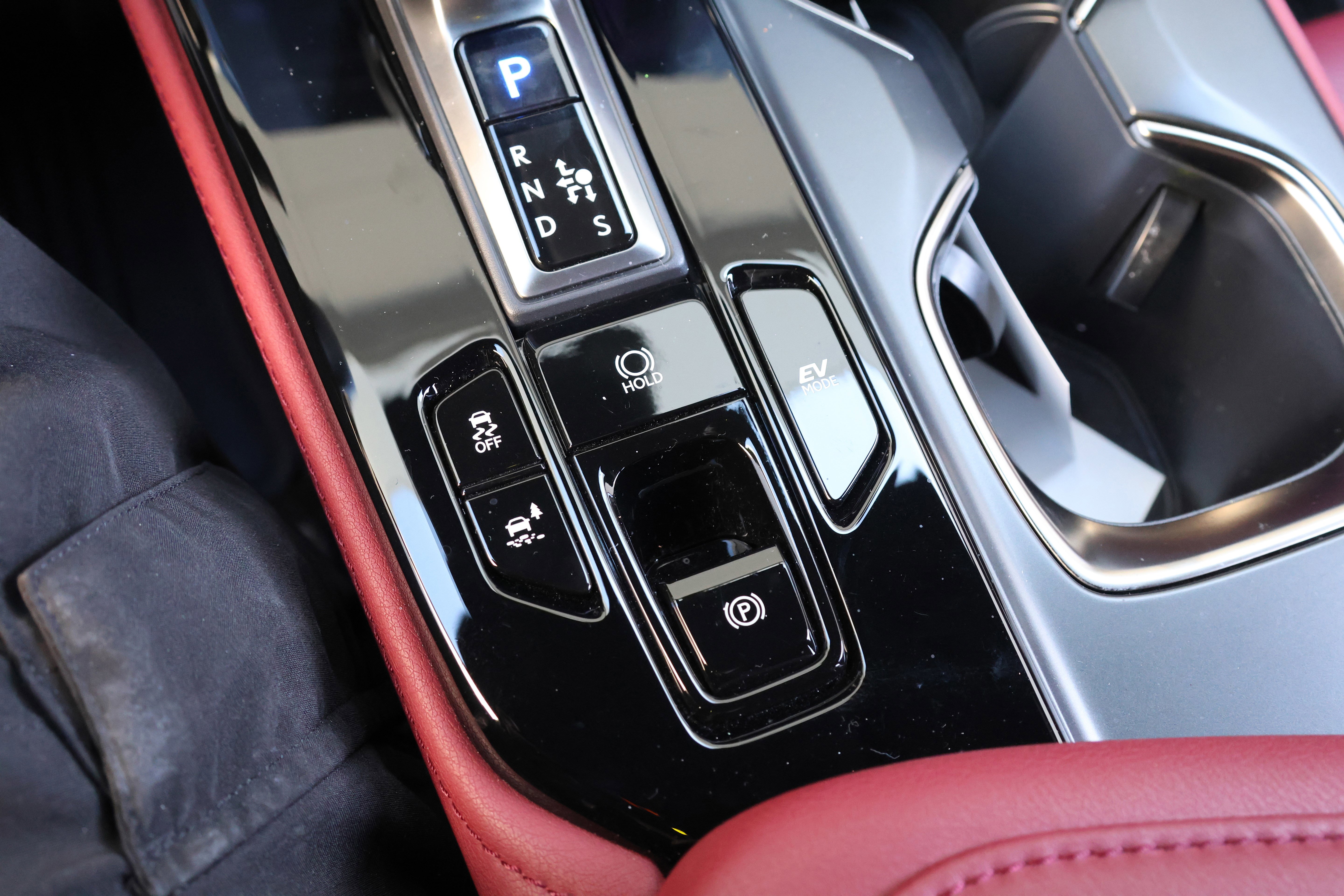 Used 2024 Lexus NX 300h AWD w/ Luxury Package image 33