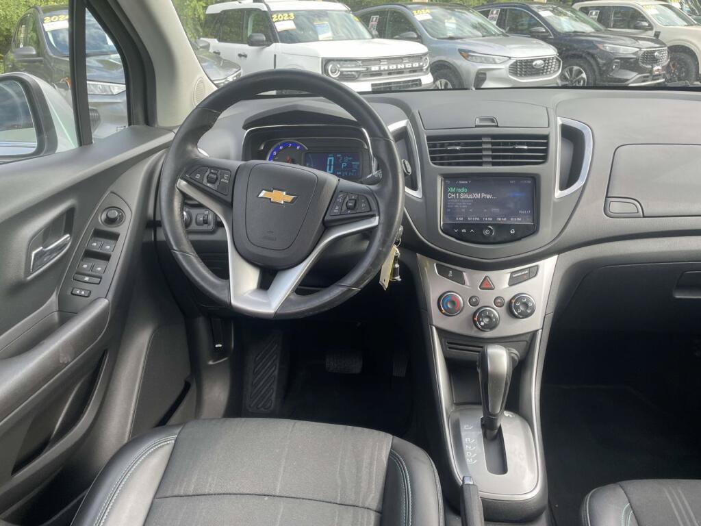 Used 2015 Chevrolet Trax LT w/ LT Plus Package FWD image 2