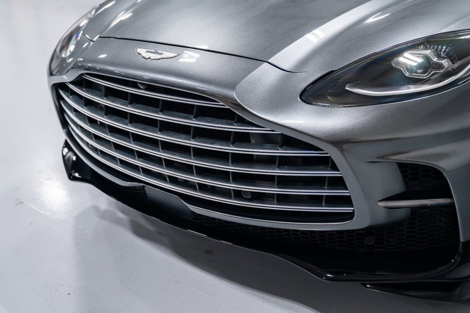 Used 2023 Aston Martin DBX 707 image 32