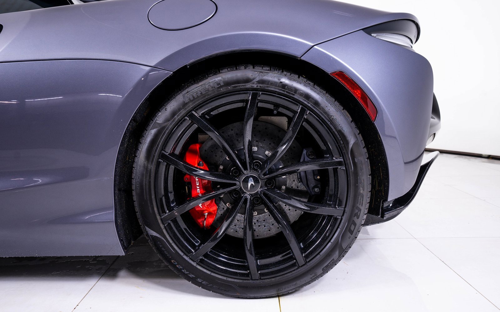 Used 2023 McLaren Artura image 13