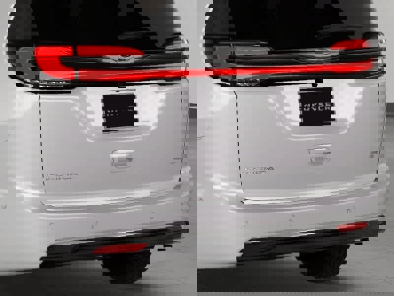 New 2026 Chrysler Pacifica Select image 16