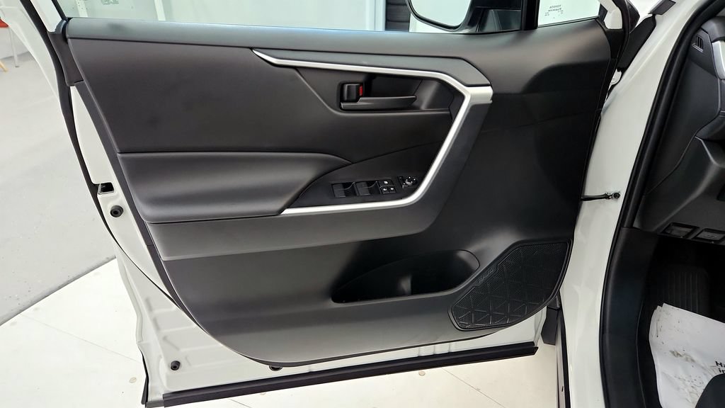 Certified 2024 Toyota RAV4 LE AWD/4WD image 19