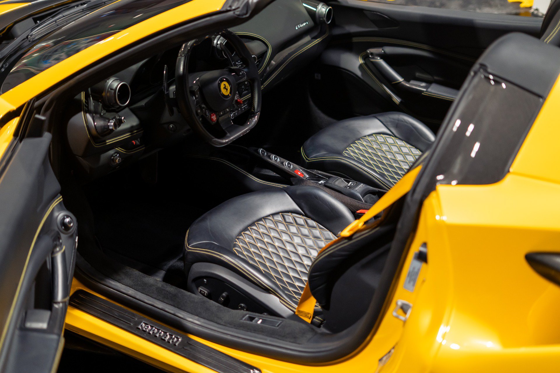 Used 2021 Ferrari F8 Tributo RWD image 2