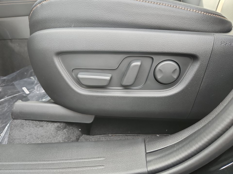 New 2025 MAZDA CX-70 Plug-In Hybrid w/ Premium Plus AWD/4WD image 33