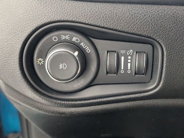 Used 2020 Jeep Renegade Latitude FWD image 13