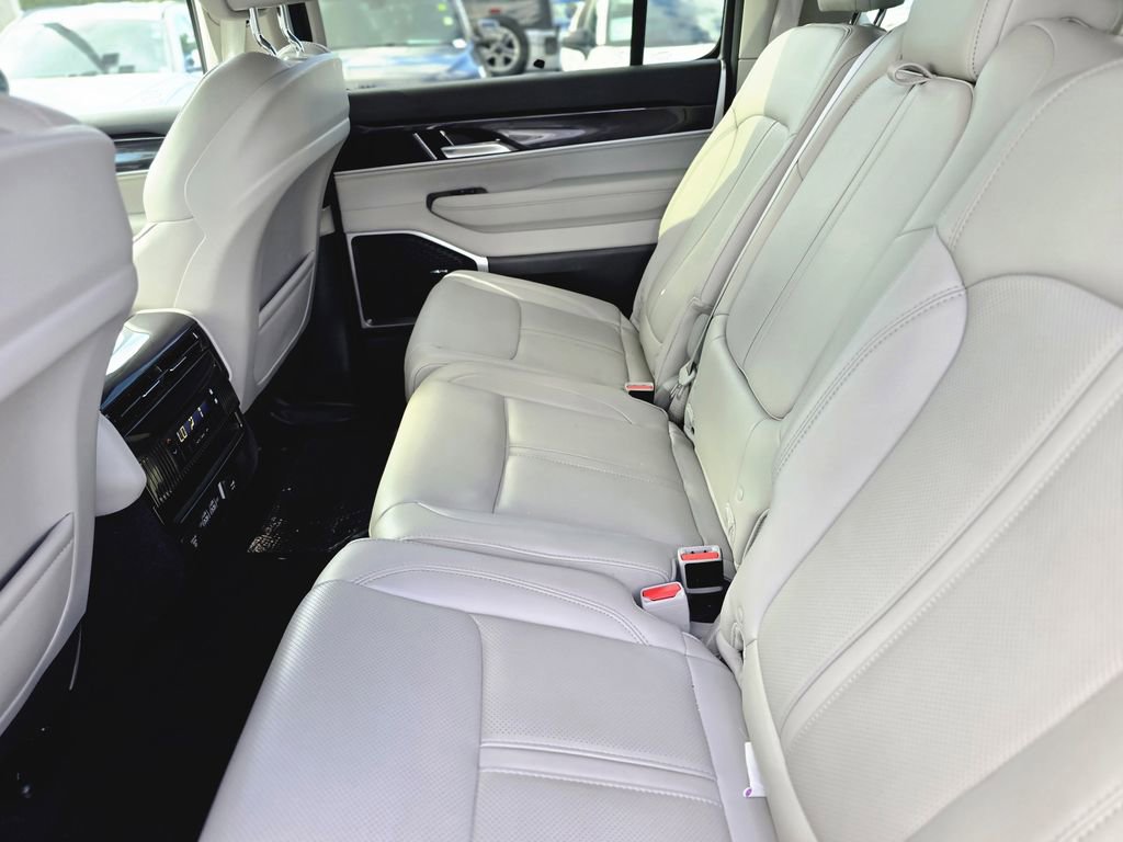 Used 2024 Jeep Wagoneer 2WD image 16