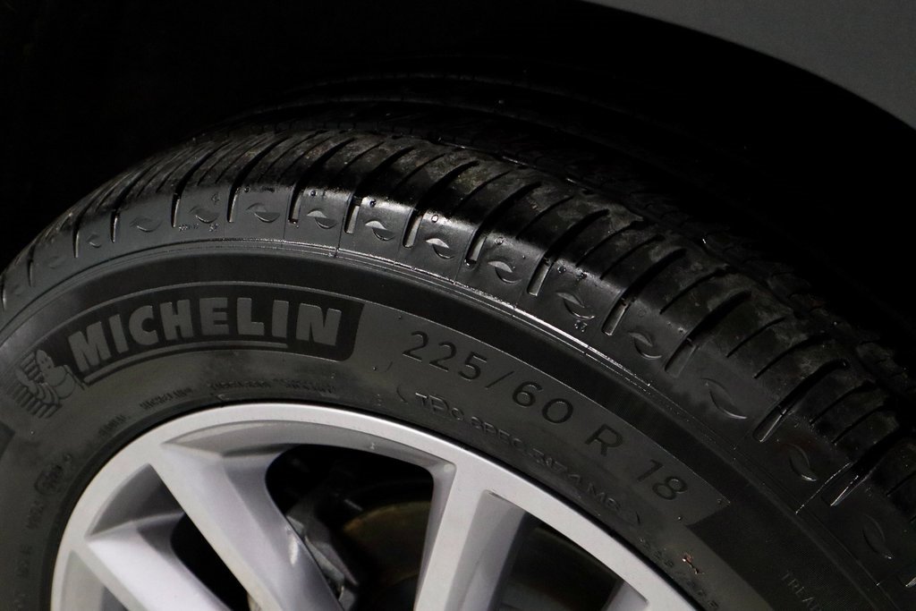 Used 2024 GMC Terrain SLT image 20