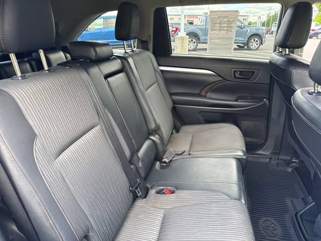 Used 2019 Toyota Highlander Plus AWD/4WD image 14