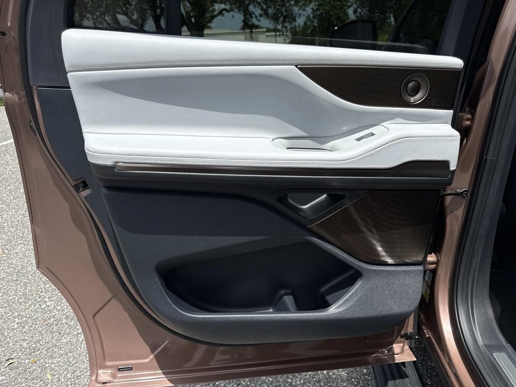 New 2026 Lincoln Navigator L Black Label AWD/4WD image 14