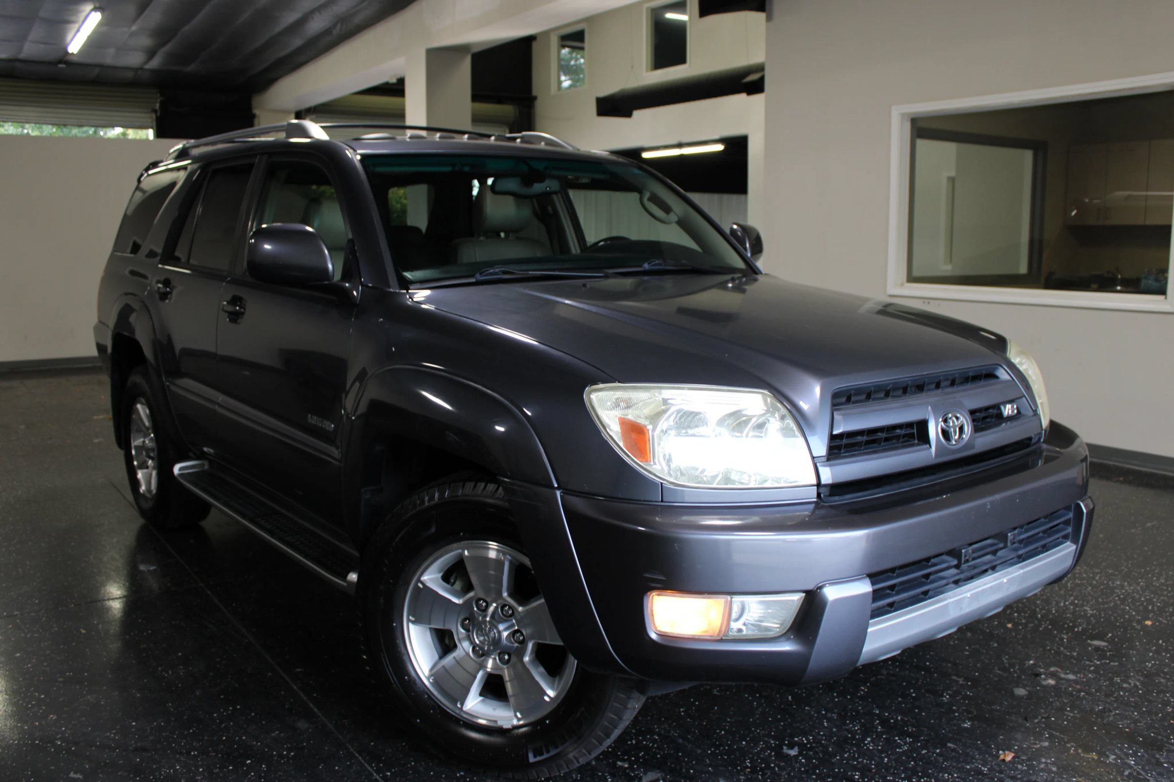 Used 2004 Toyota 4Runner Limited w/ Preferred Accessory Pkg RWD image 33