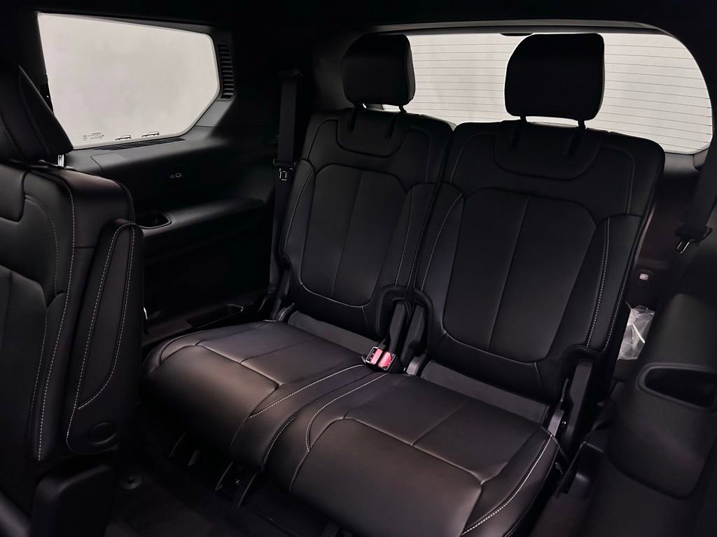 New 2025 Jeep Grand Cherokee L Limited image 15