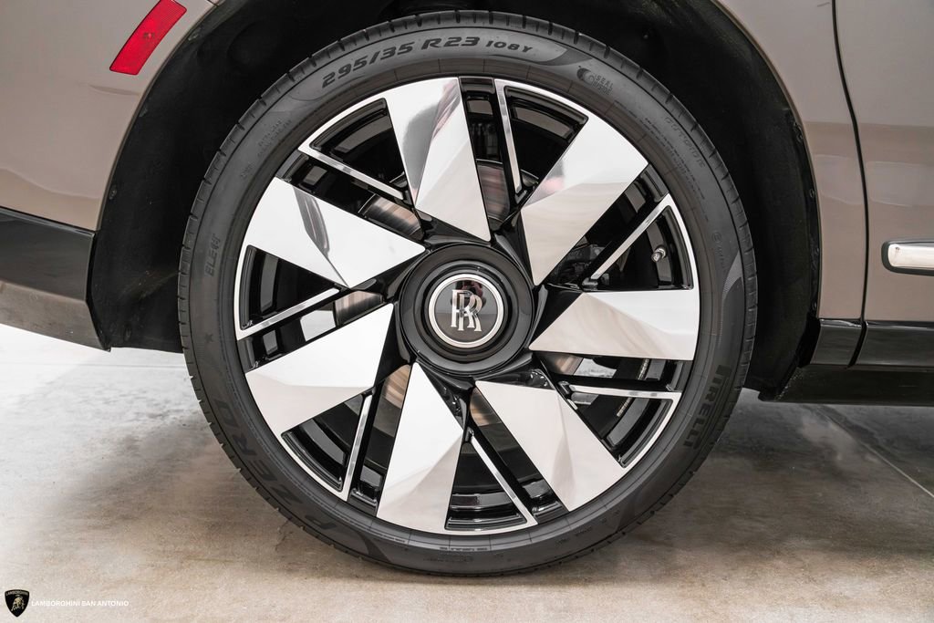 Used 2025 Rolls-Royce Cullinan w/ Dynamic Package image 8