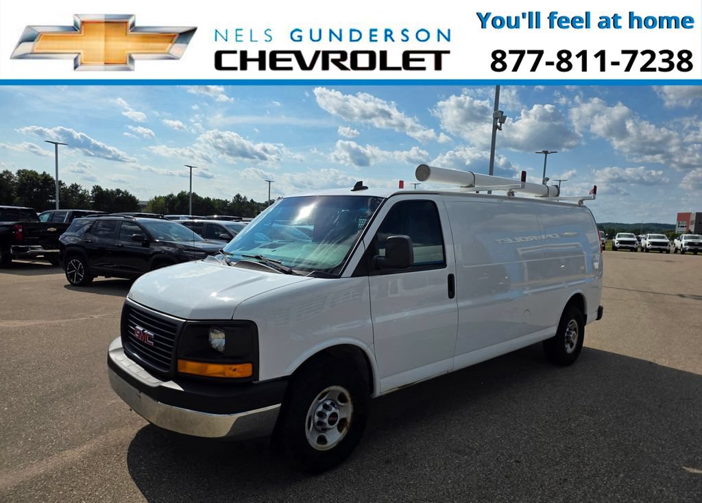Used 2017 GMC Savana 3500 Extended RWD image 2