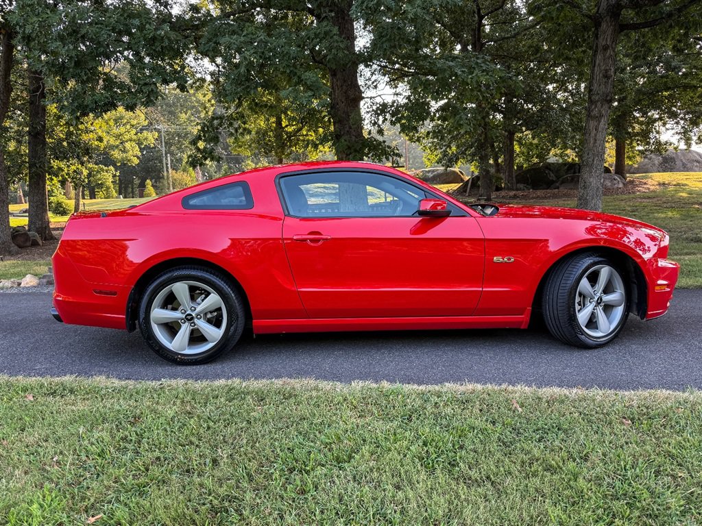 Used 2013 Ford Mustang GT Premium RWD image 31
