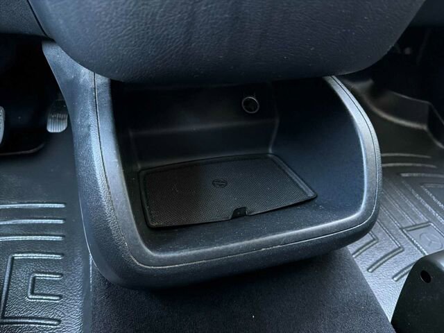Used 2016 Mercedes-Benz Metris Passenger image 35