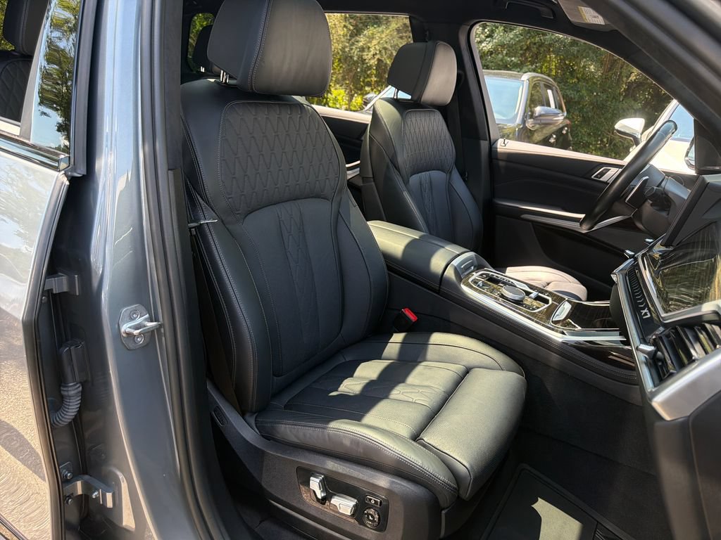 Used 2023 BMW X7 xDrive40i w/ M Sport Package AWD/4WD image 40