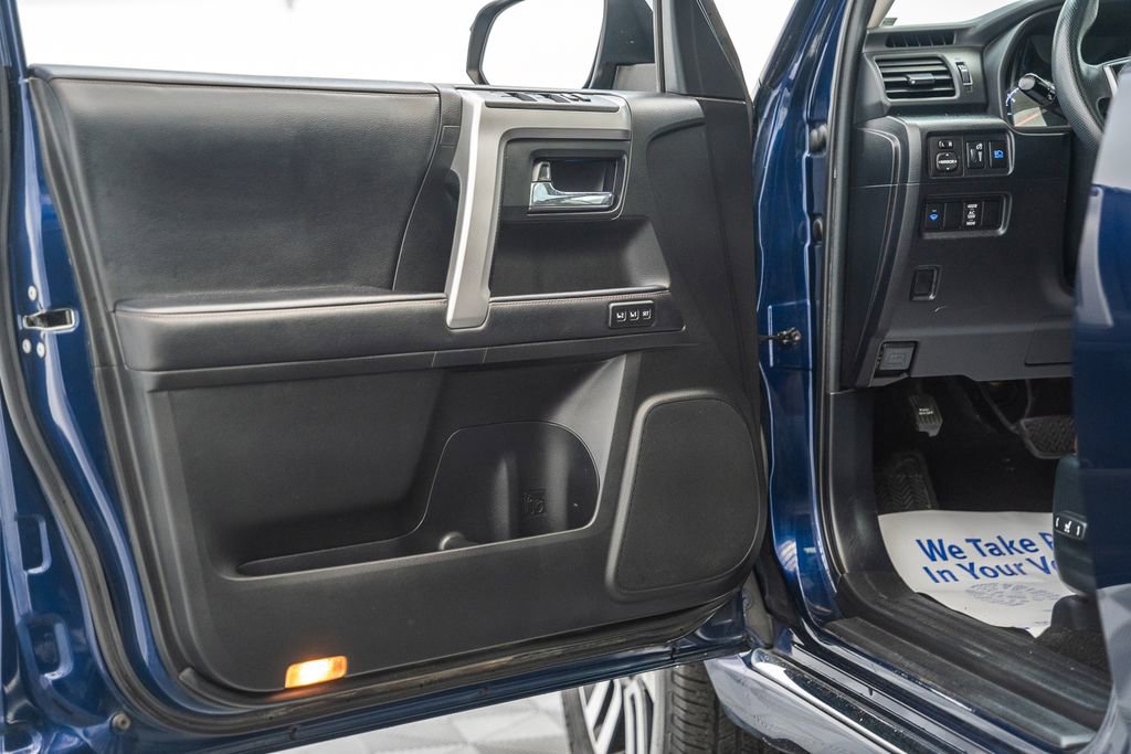 Used 2020 Toyota 4Runner Limited AWD/4WD image 40