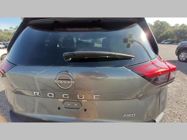 Used 2023 Nissan Rogue S image 31