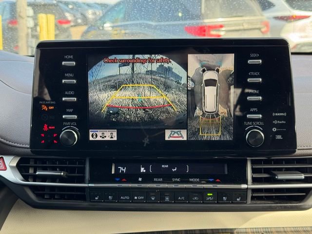 Used 2021 Toyota Sienna Platinum image 3