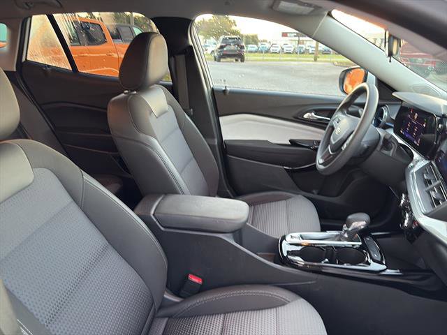 Used 2024 Chevrolet Trax LT image 9