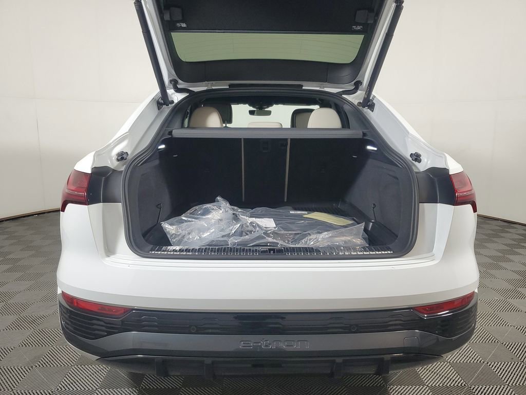 Used 2024 Audi Q8 e-tron Premium Plus w/ Premium Plus Package image 8
