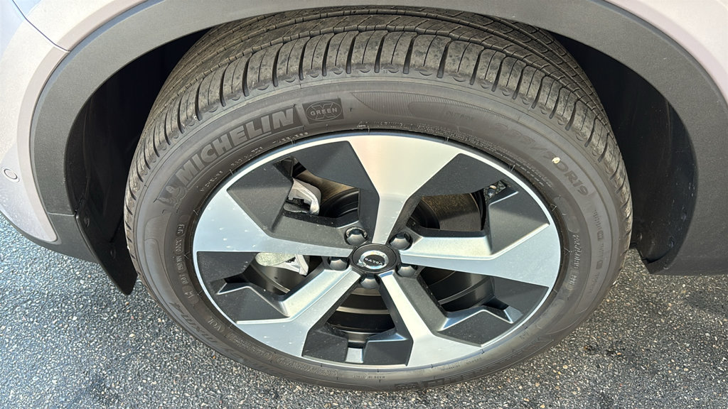 New 2026 Volvo XC40 B5 Plus w/ Protection Package Premier AWD/4WD image 34