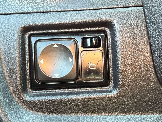 Used 2015 Nissan Versa Note FWD image 19