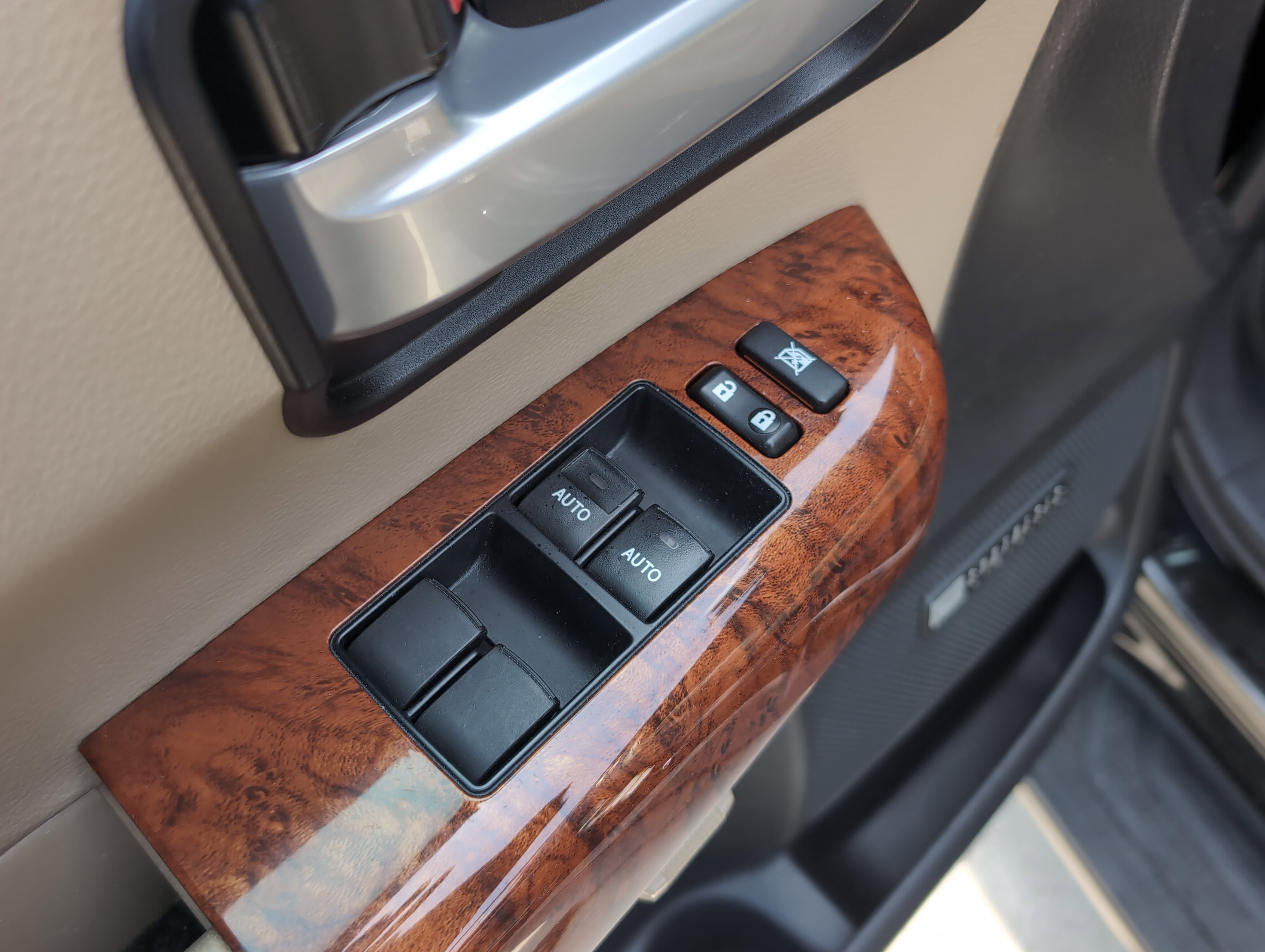 Used 2020 Toyota Sequoia Platinum AWD/4WD image 15