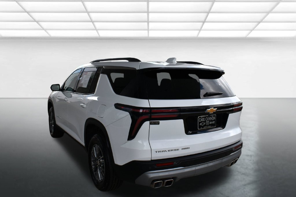 Used 2025 Chevrolet Traverse LT AWD/4WD image 9