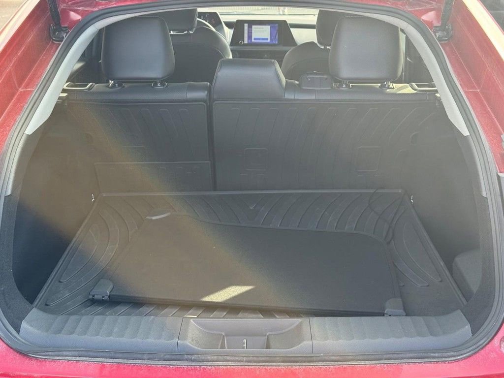 Used 2025 Toyota Prius XLE image 3