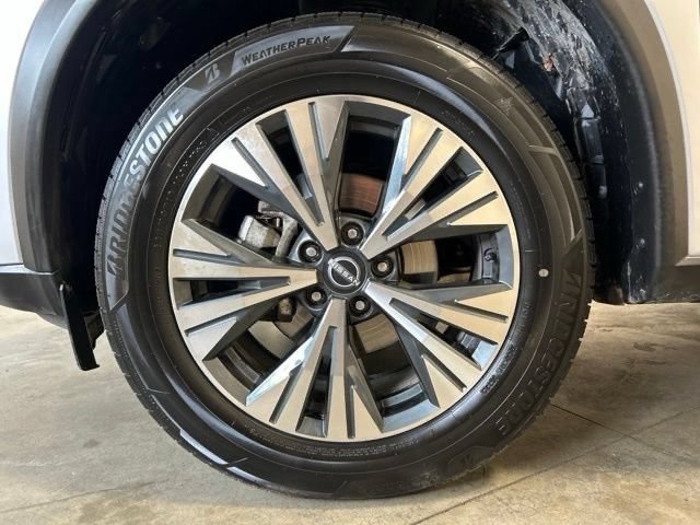 Used 2023 Nissan Rogue SV AWD/4WD image 10