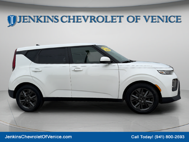 Used 2022 Kia Soul EX FWD image 2